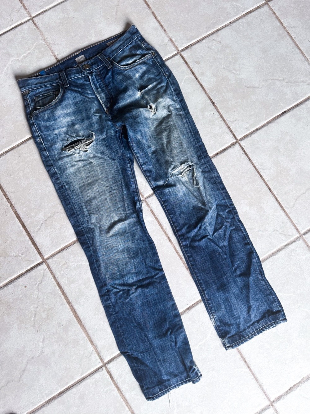 Citizens Of Humanity • Distressed Jeans